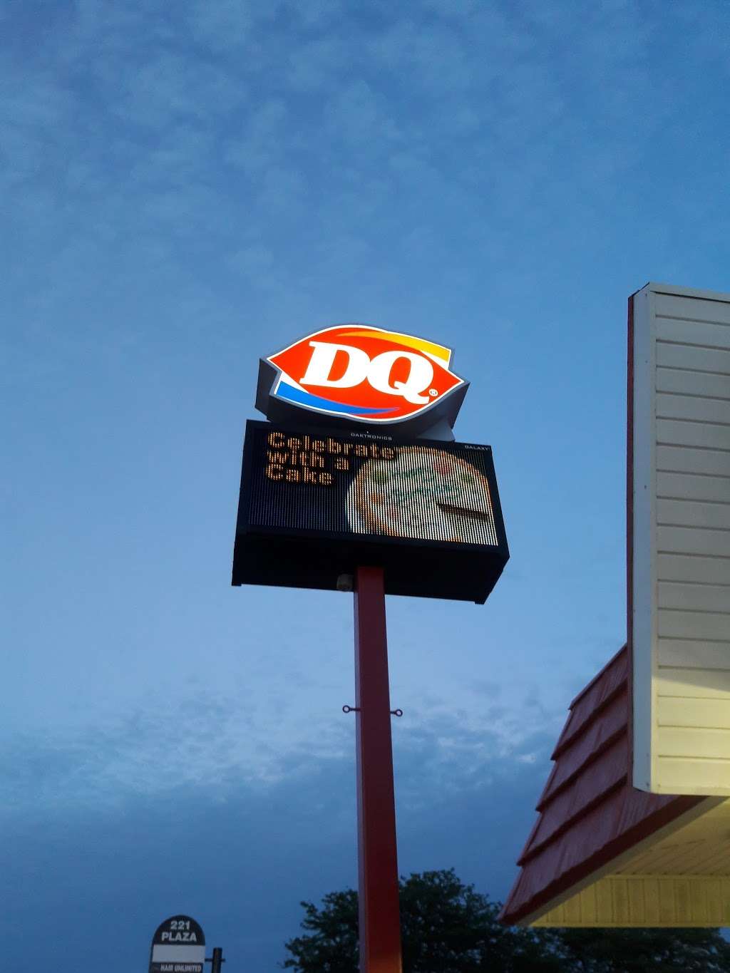 Dairy Queen Store | 211 E St Charles Rd, Villa Park, IL 60181, USA | Phone: (630) 832-2010