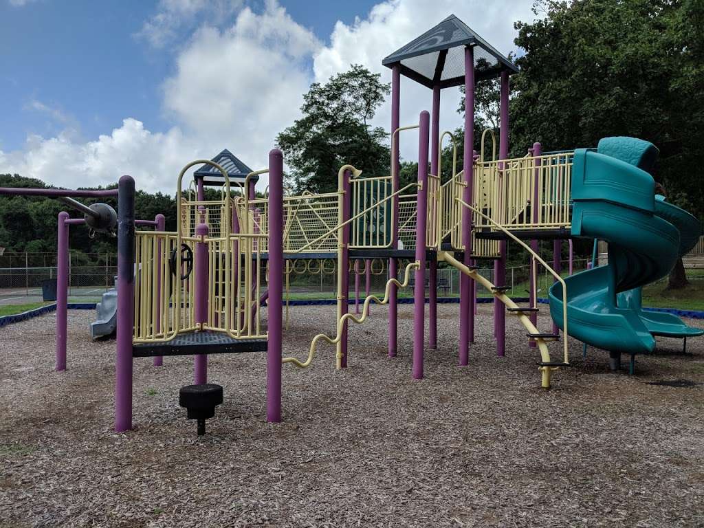 Laurel drive park | 44-58 Laurel Dr, Smithtown, NY 11787, USA