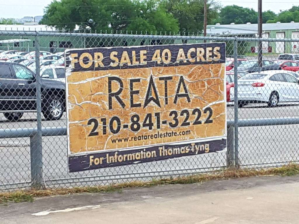 Gunn/Reata new Automobile Storage | Toepperwein Rd, Live Oak, TX 78233, USA