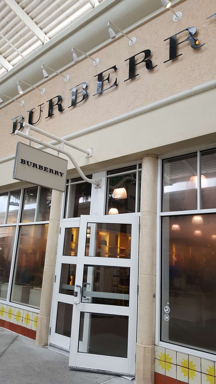 Burberry Outlet | 8200 Vineland Ave Suite 1114, Orlando, FL 32821 | Phone: (407) 238-7777