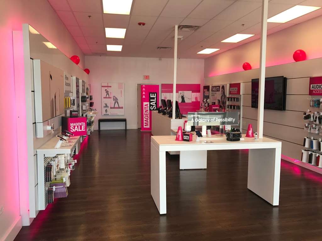 T-Mobile | 503 Riverstone Pkwy Ste 401B, Kankakee, IL 60901 | Phone: (815) 936-8550