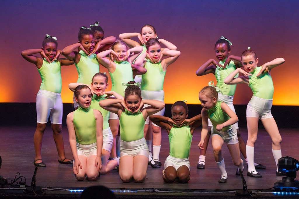 the london stage school | 141 Wellmeadow Rd, London SE6 1HP, UK | Phone: 020 8695 1000