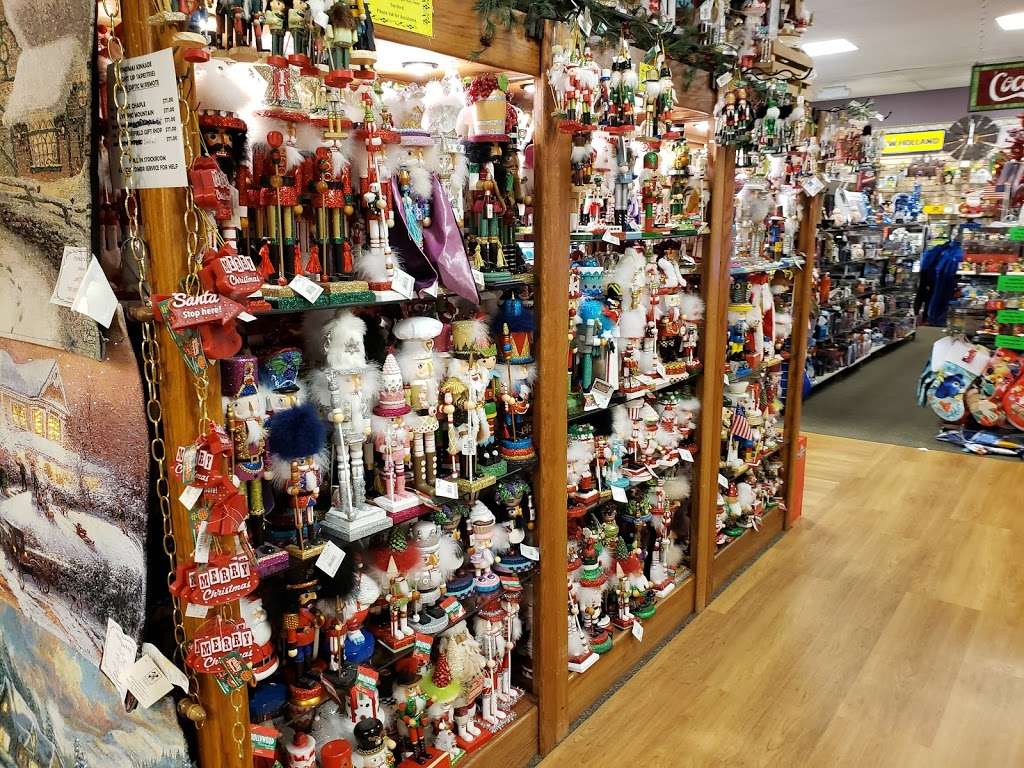 Shady Maple Gift Shop | 129 Toddy Dr, East Earl, PA 17519, USA | Phone: (717) 354-8222