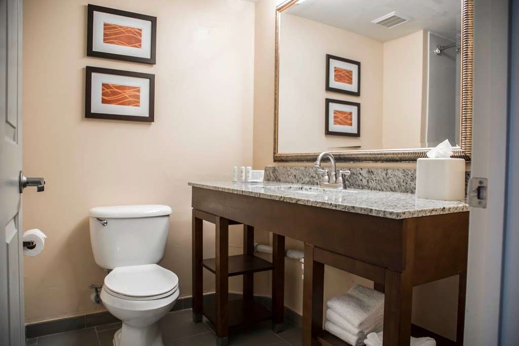 Comfort Inn International Dr. | 8134 International Dr, Orlando, FL 32819, USA | Phone: (407) 313-4000