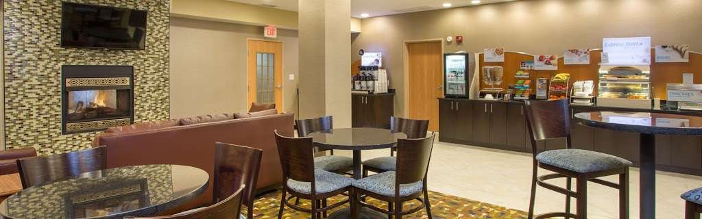 Holiday Inn Express & Suites Martinsville-Bloomington Area | 2233 Burton Ln, Martinsville, IN 46151 | Phone: (765) 813-3999