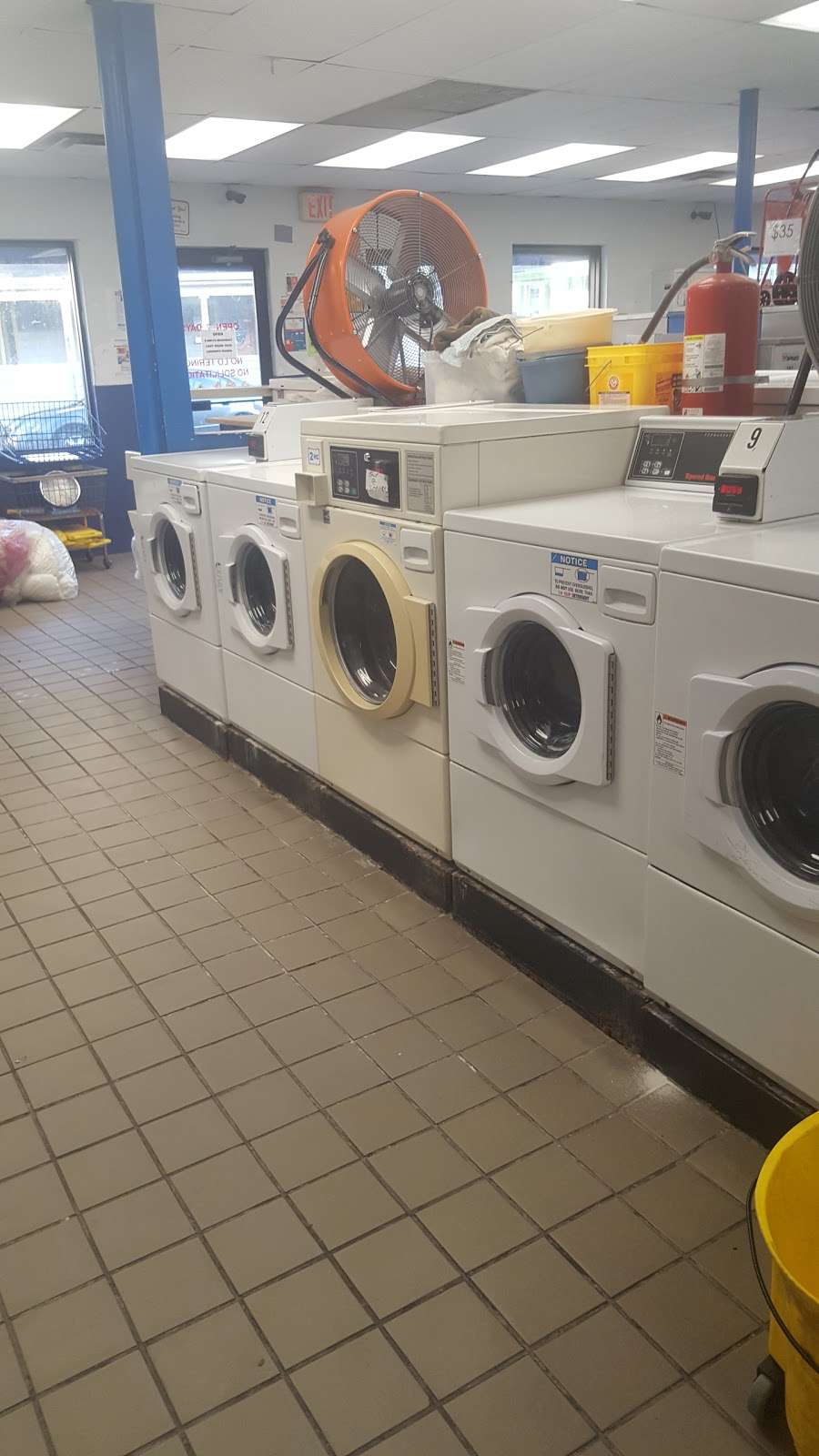 Laundry Queen | 1060 River St, Hyde Park, MA 02136, USA | Phone: (617) 361-1588