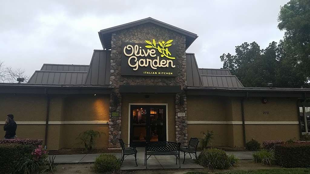 Olive Garden Italian Restaurant | 270 Brea Mall Way, Brea, CA 92821 | Phone: (714) 255-1332