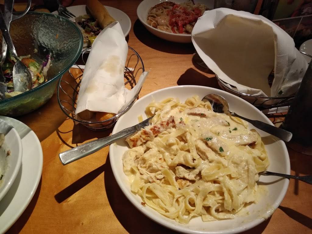 Olive Garden Italian Restaurant | 925 Alta Mere Dr, Fort Worth, TX 76116, USA | Phone: (817) 732-0618