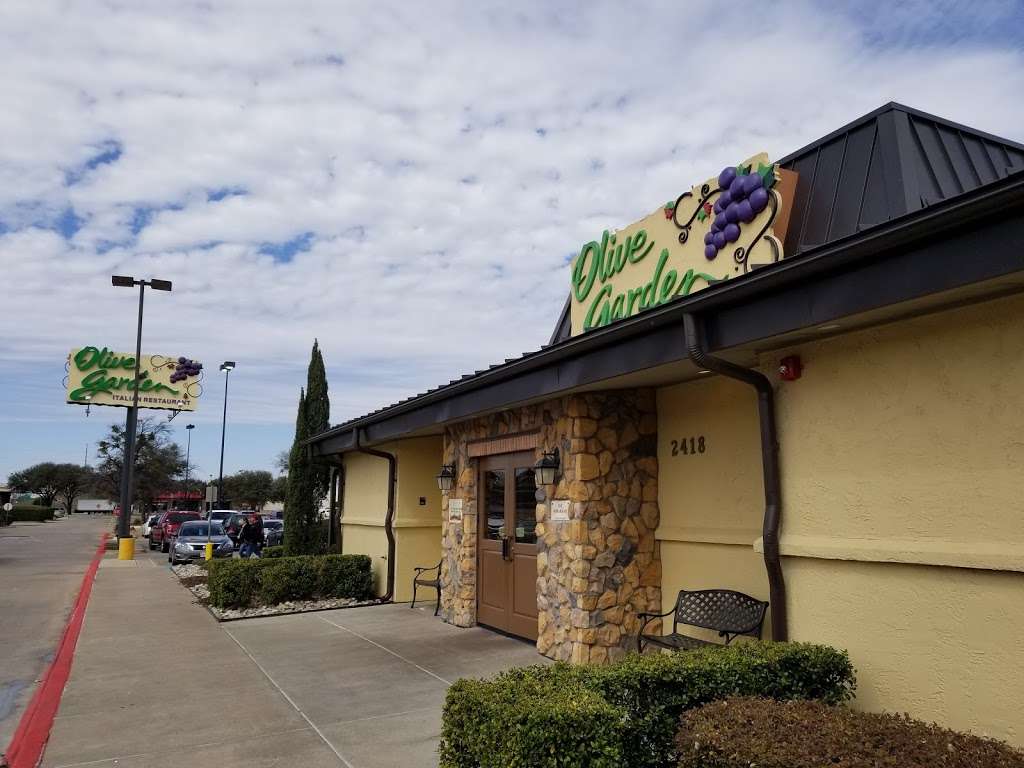 Olive Garden Italian Restaurant | 2418 S Stemmons Fwy, Lewisville, TX 75067, USA | Phone: (972) 315-6202