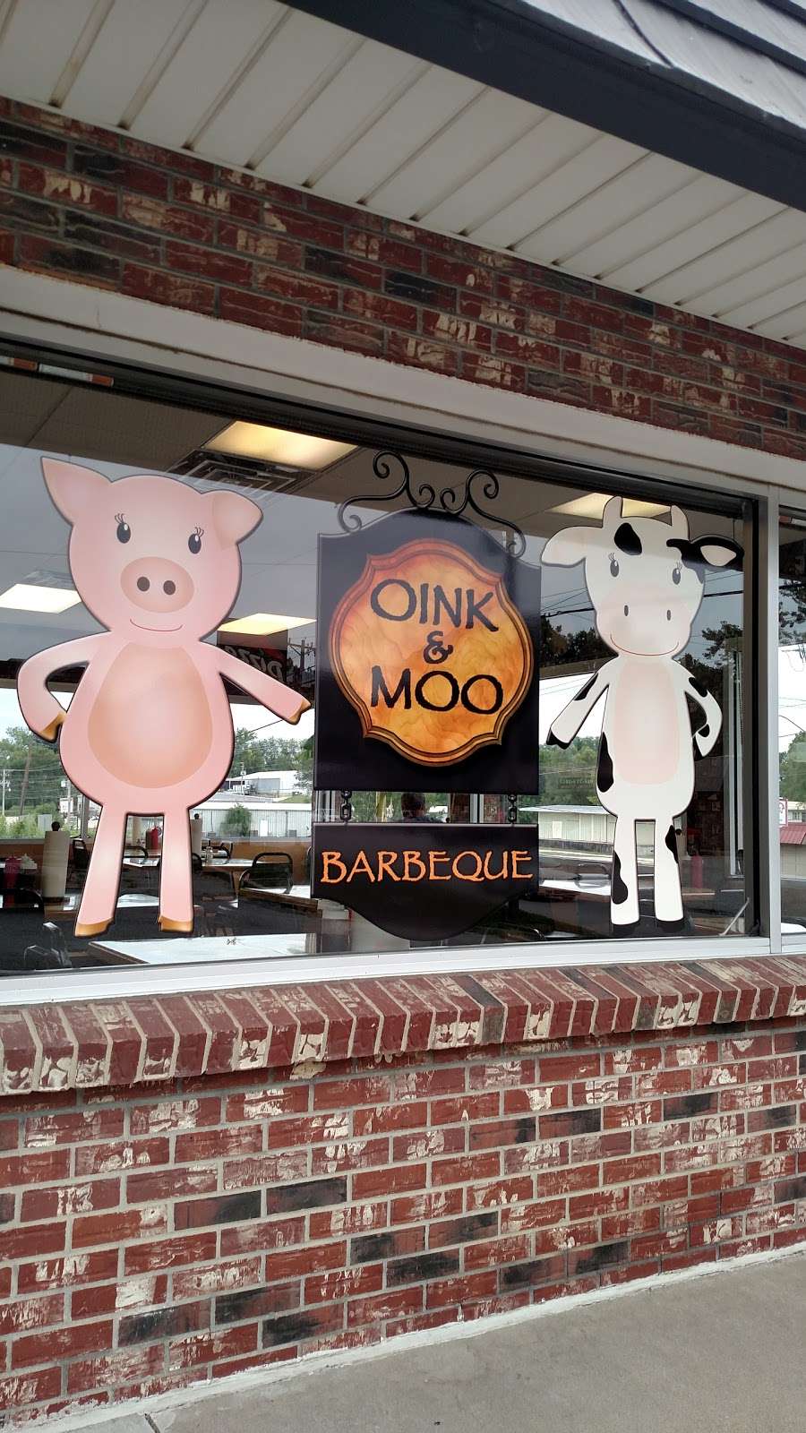 Oink & Moo Barbeque | 1006 E Main St, Richmond, MO 64085, USA | Phone: (816) 776-6465