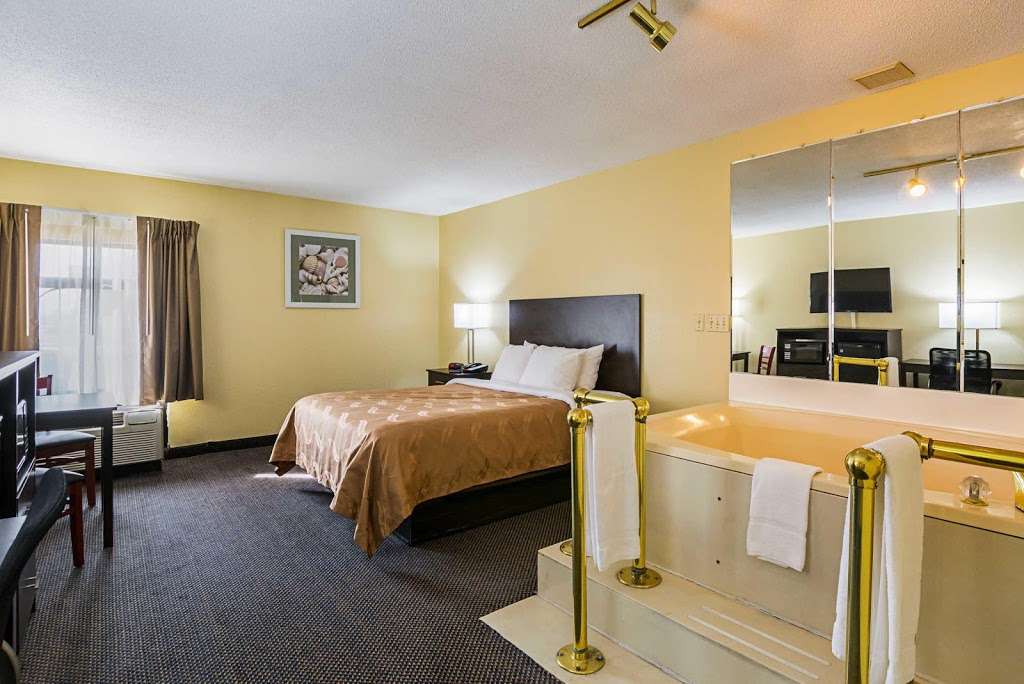 Quality Inn & Suites Greensburg I-74 | 2211 IN-3, Greensburg, IN 47240, USA | Phone: (812) 663-9998