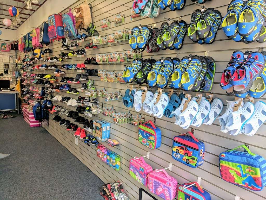 Howards Shoes for Children | 19449 Stevens Creek Blvd #100, Cupertino, CA 95014, USA | Phone: (408) 257-6200