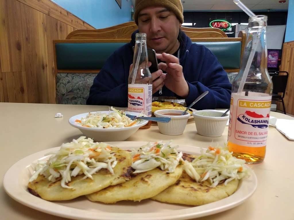 Pupuseria El Salvadoreño | 1741 Algonquin Rd, Mt Prospect, IL 60056 | Phone: (224) 875-7180