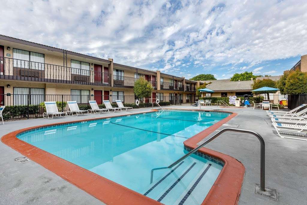 Quality Inn & Suites Buena Park Anaheim | 7555 Beach Blvd, Buena Park, CA 90620 | Phone: (714) 522-7360