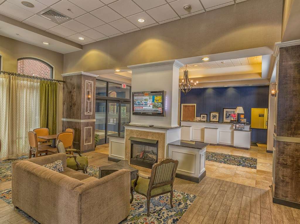 Hampton Inn Charlotte-Belmont @ Montcross | 820 Cecilia Alexander Dr, Belmont, NC 28012 | Phone: (704) 825-6100