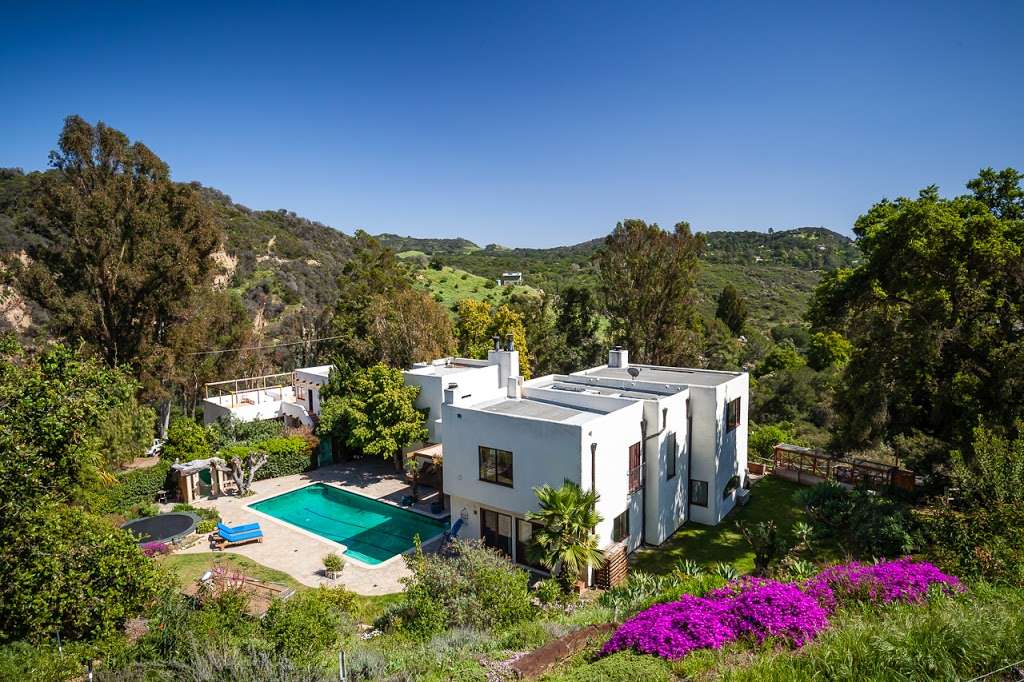 Shelly Palmer, Sothebys International Realty | 369 S Topanga Canyon Blvd, Topanga, CA 90290 | Phone: (310) 359-1606