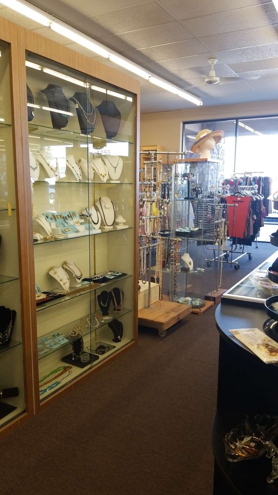 White Dove Thrift Shoppe | 1255 W Guadalupe Rd, Mesa, AZ 85210, USA | Phone: (480) 491-1361