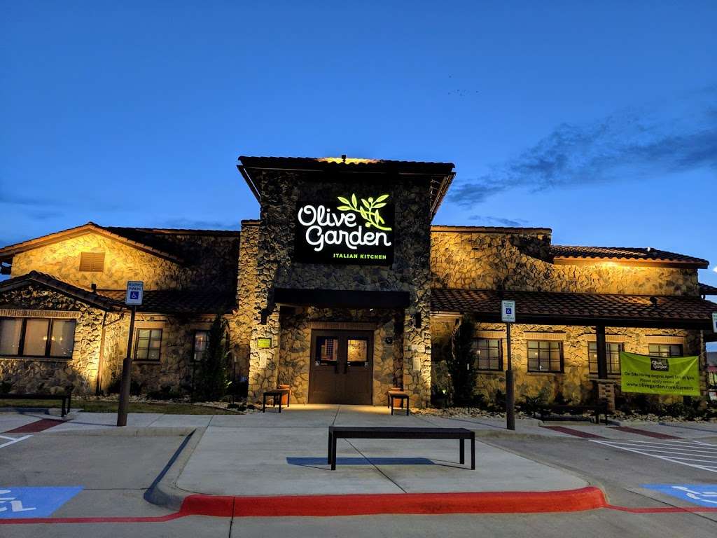 Olive Garden Italian Restaurant | 3138 S, State Hwy 161, Grand Prairie, TX 75052, USA | Phone: (972) 352-2187