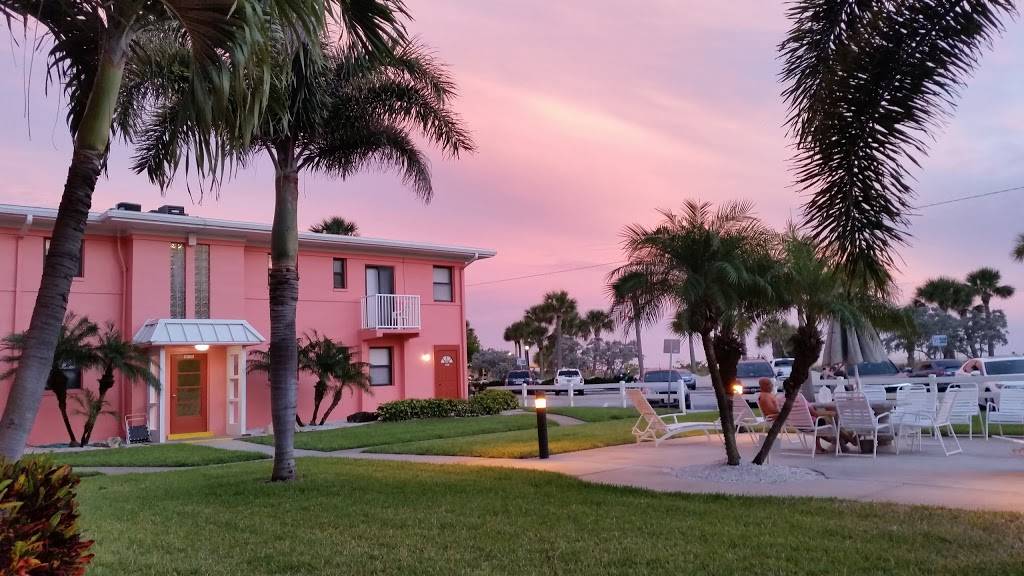 Gulf Winds Resort | 6800 Sunset Way, St Pete Beach, FL 33706, USA | Phone: (727) 367-2131