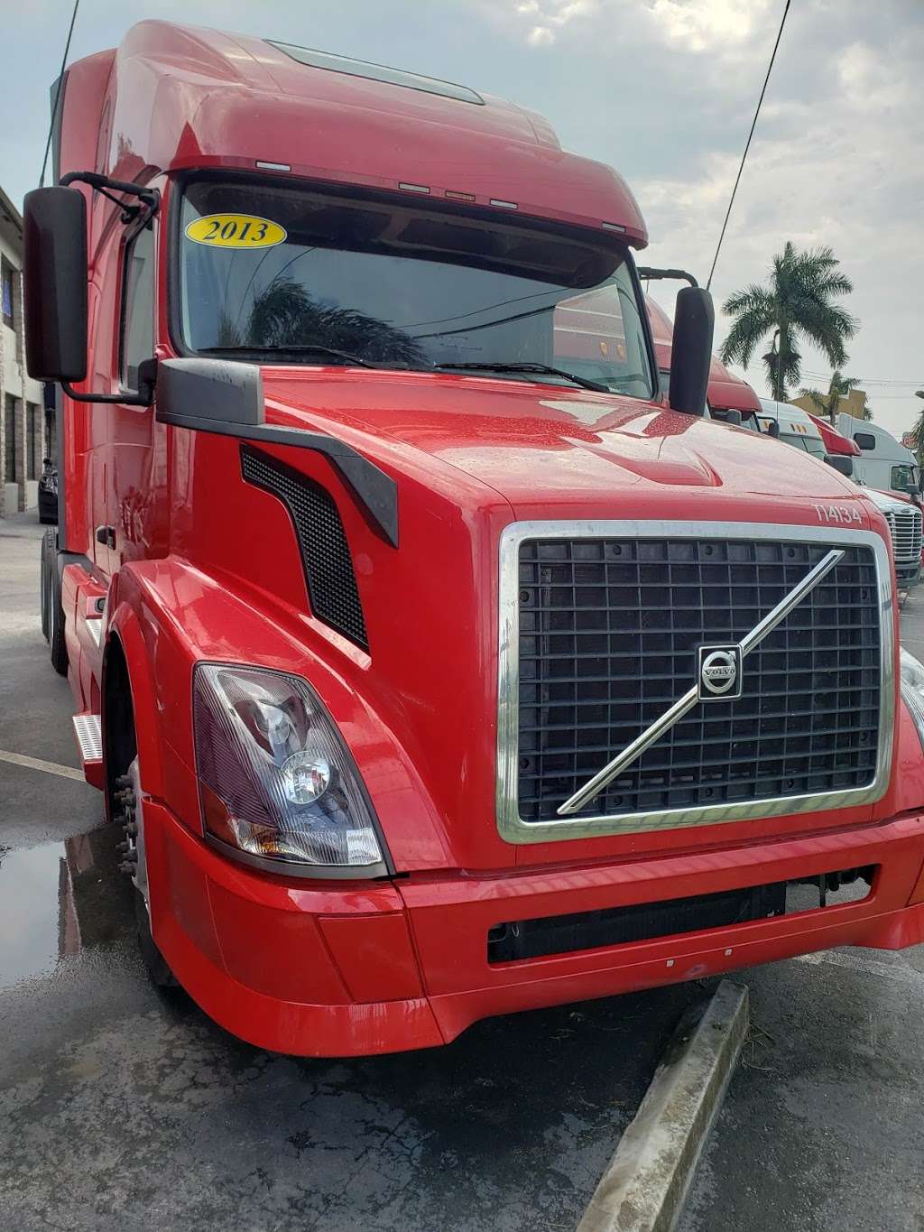 JATI TRUCK SALES - store  | Photo 9 of 10 | Address: 11400 NW South River Dr, Medley, FL 33178, USA | Phone: (786) 725-8790