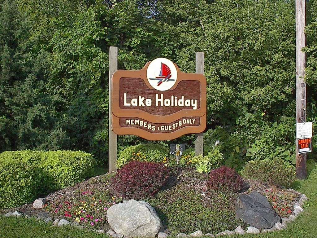 Lake Holiday Homes | 347 W Church St, Sandwich, IL 60548, USA | Phone: (815) 474-9292