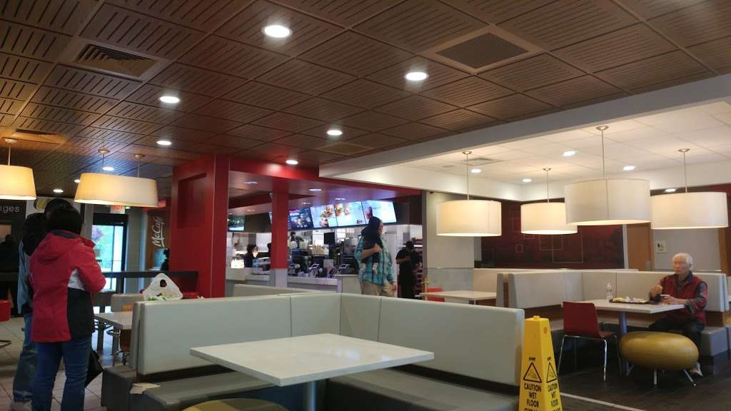 McDonalds | 3955 US Highway 1, Monmouth Junction, NJ 08852, USA | Phone: (732) 422-7318