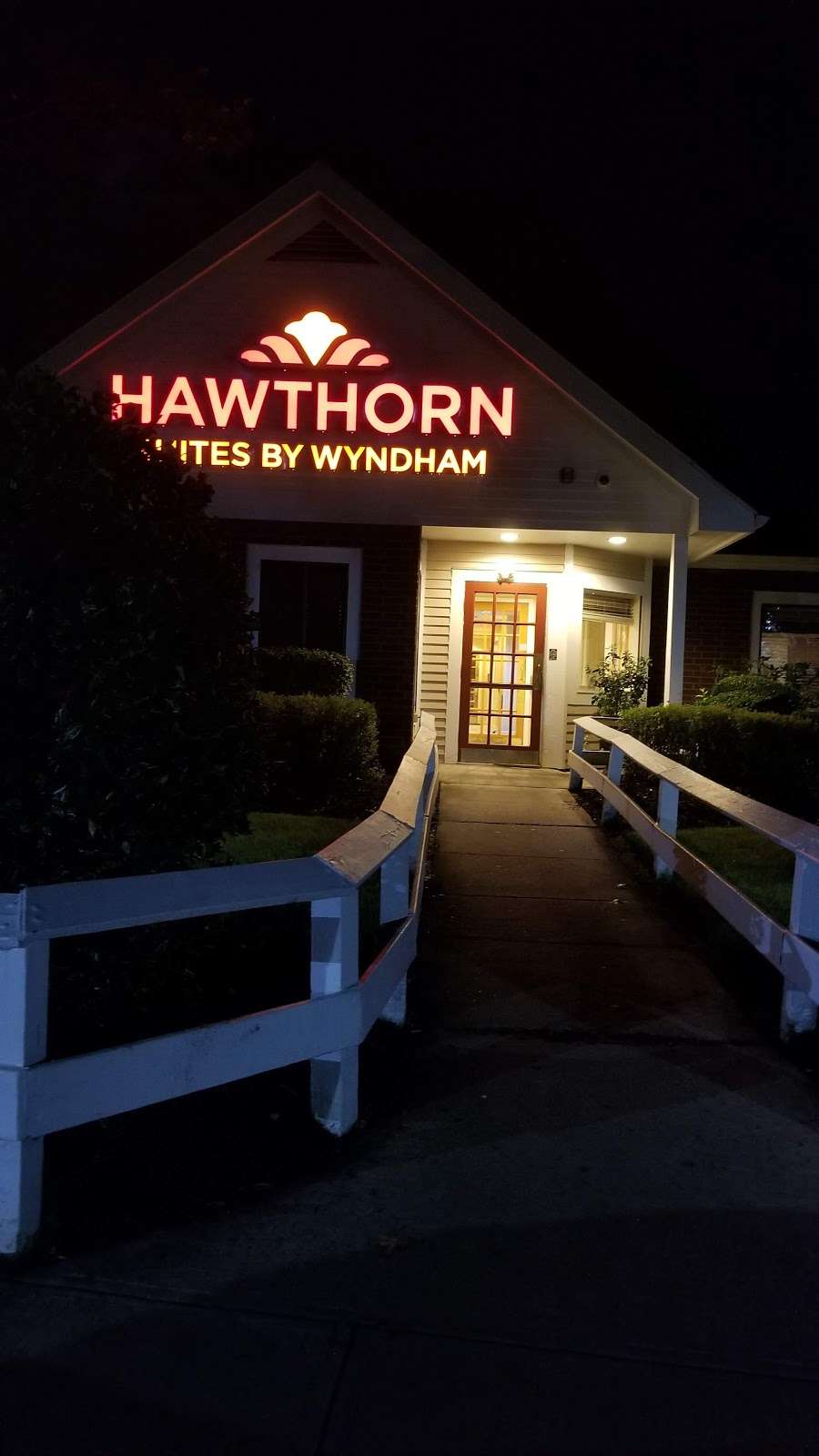 Hawthorn Suites by Wyndham Tinton Falls | 90 Park Rd, Tinton Falls, NJ 07724, USA | Phone: (732) 982-4901
