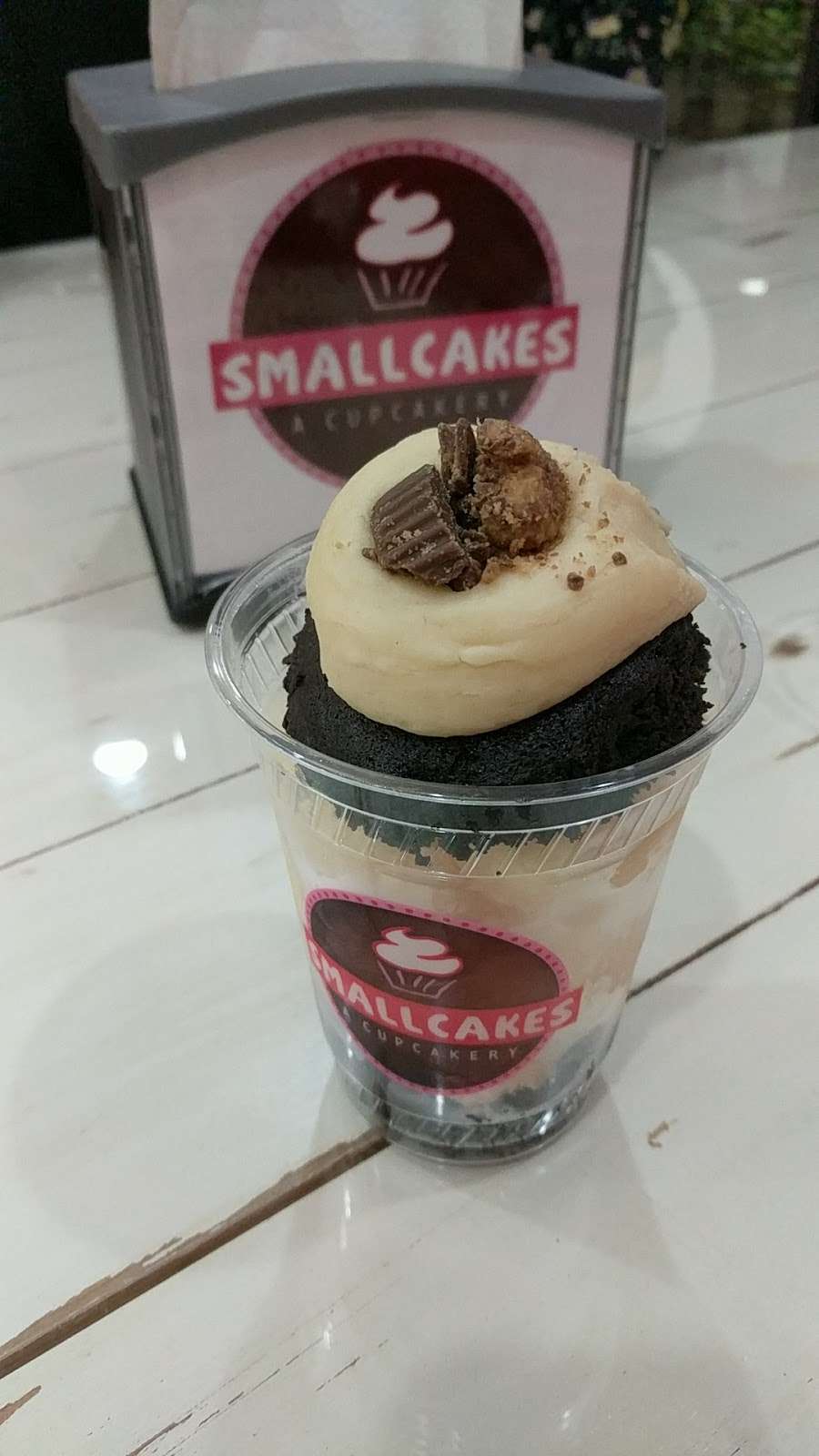 Smallcakes: A Cupcakery - Lakeland | 1560 Town Center Dr, Lakeland, FL 33803 | Phone: (863) 226-5449