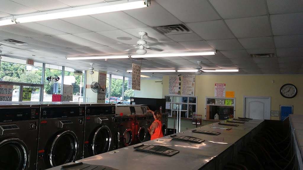 Daher Laundromat | 5627 Aldine Bender Rd, Houston, TX 77032, USA | Phone: (281) 227-6990