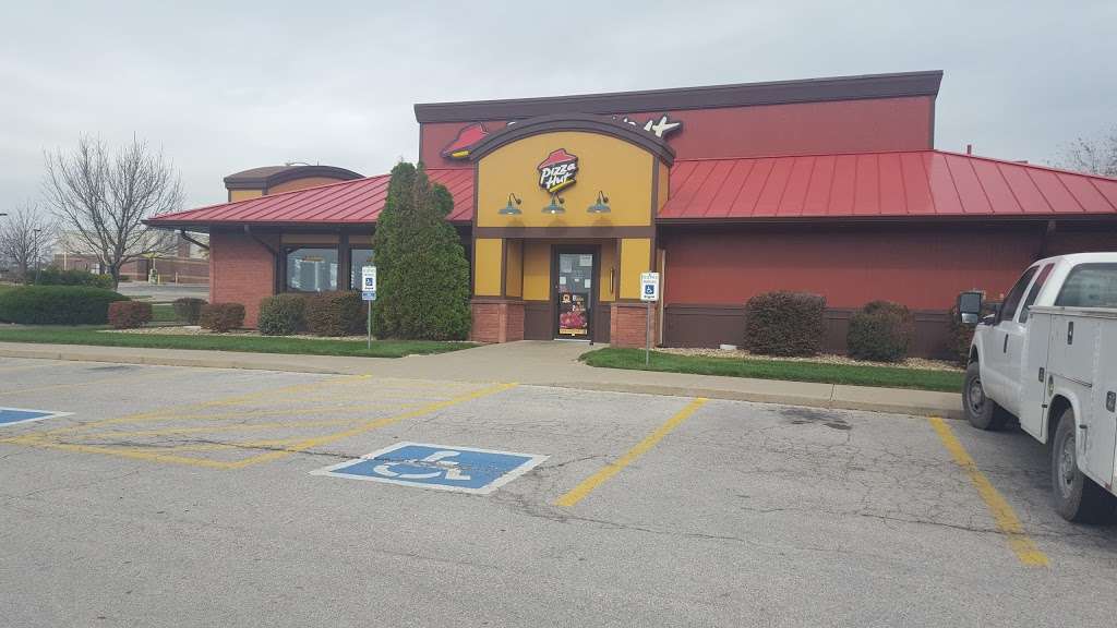 Pizza Hut | 125 Harvest Dr, Louisburg, KS 66053, USA | Phone: (913) 837-4460