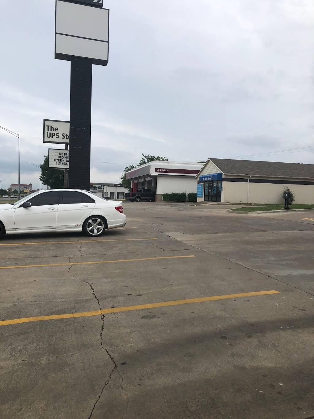 Jiffy Lube Multicare | 5824 Northwest Expy St, Warr Acres, OK 73132, USA | Phone: (405) 728-2876