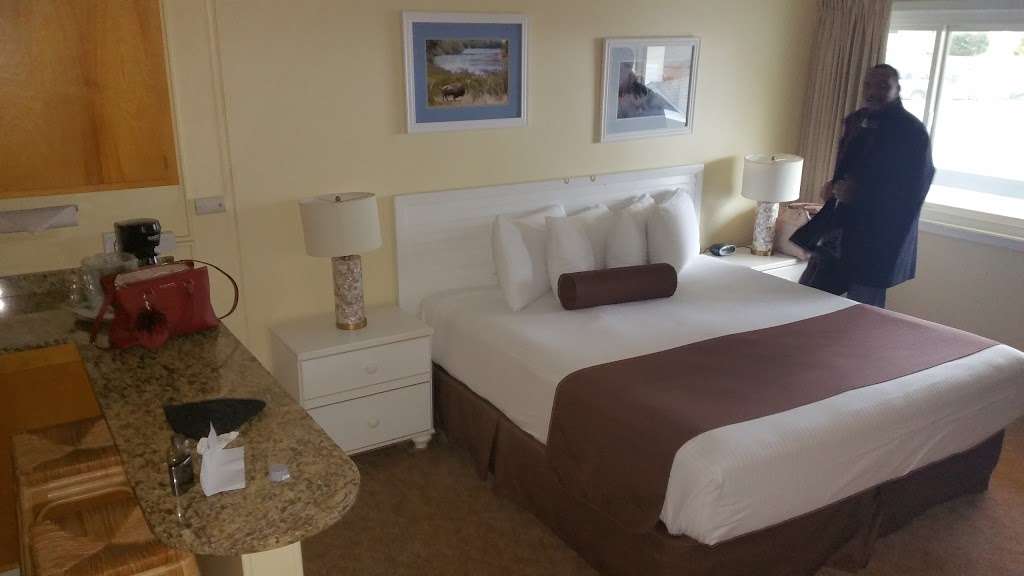 El Terado Terrace Mini Suites | 230 Marilla Ave, Avalon, CA 90704, USA | Phone: (310) 510-0831