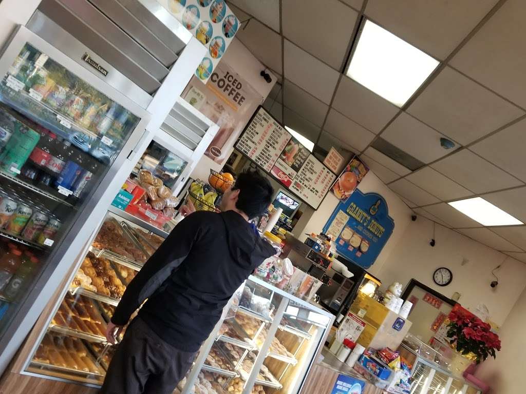 Grannys Donuts | 1681 N Eastern Ave, Los Angeles, CA 90063, USA | Phone: (323) 266-6918