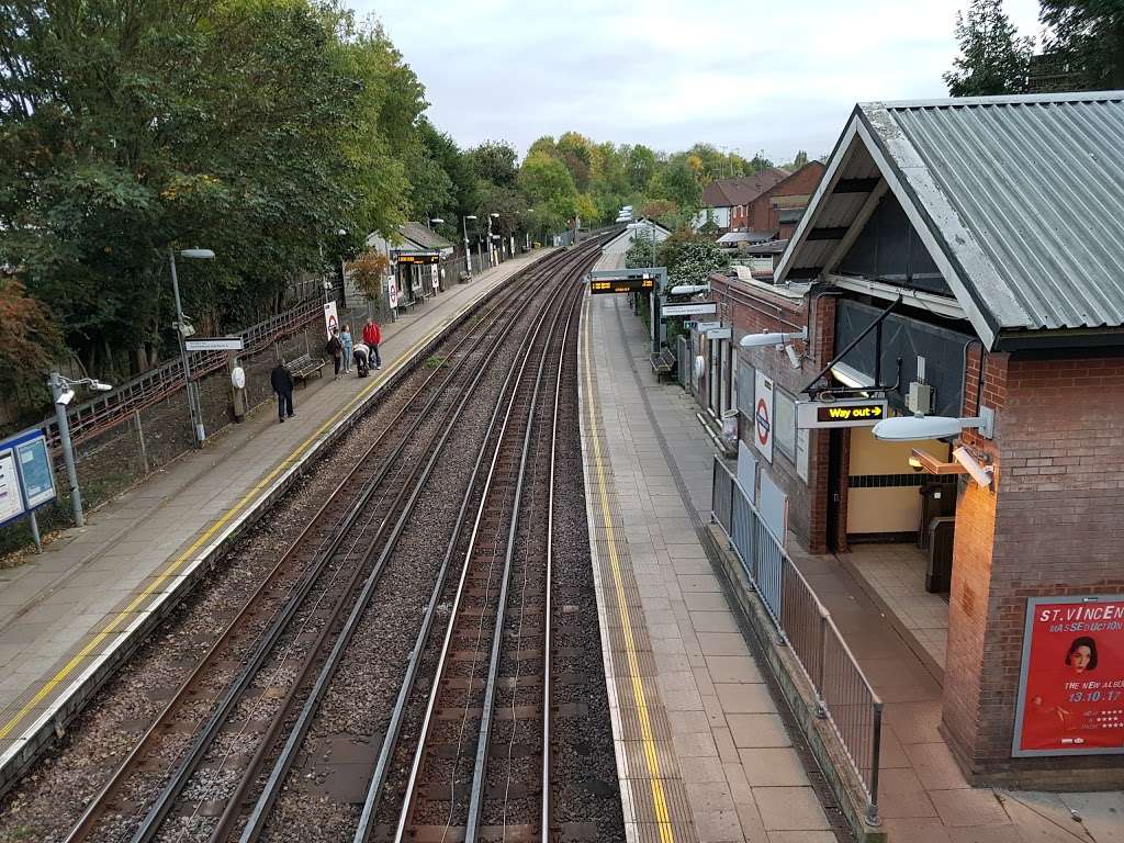 West Finchley | Nether St, London, Barnet N3 1NT, UK | Phone: 0343 222 1234