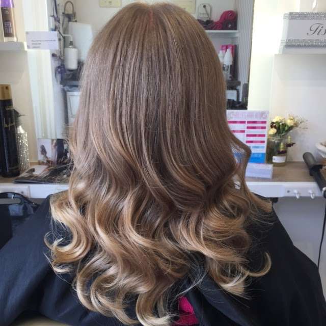 Hollys Hair Hut | 9 Samantha Mews, Havering-atte-Bower, Romford RM4 1QS, UK | Phone: 07725 998588