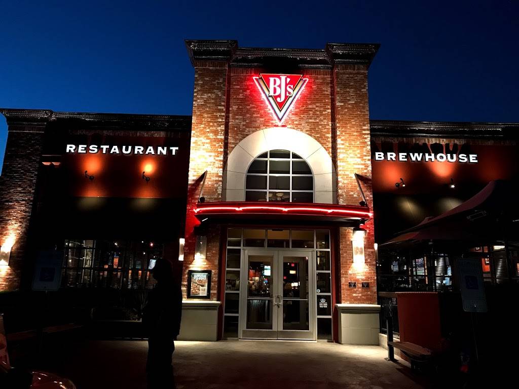 BJs Restaurant & Brewhouse | 4901 Belt Line Rd, Dallas, TX 75254, USA | Phone: (972) 392-4600