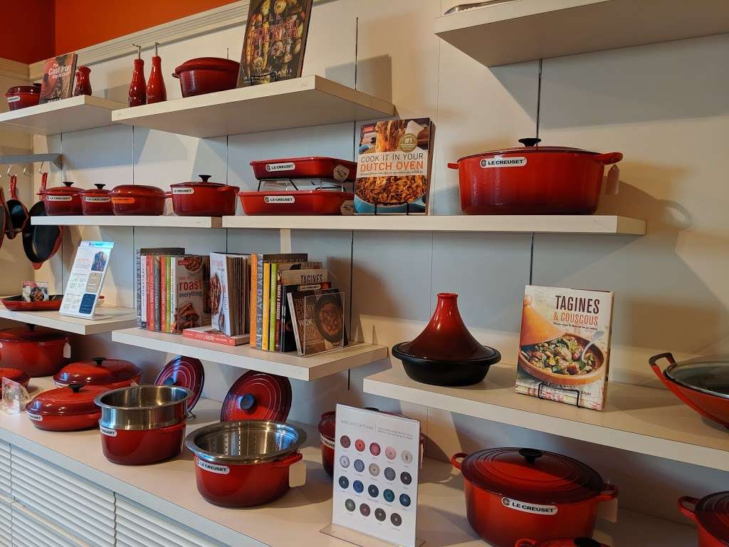 Le Creuset Outlet Store | 6800 N 95th Ave #818, Glendale, AZ 85305, USA | Phone: (623) 872-5377