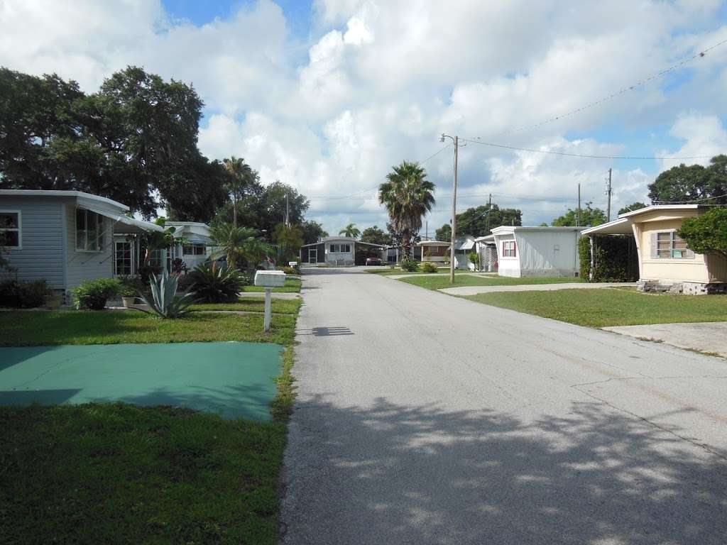 Leisure Homes Mobile Home Park | 1675 Lynchburg Rd, Lake Alfred, FL 33850, USA | Phone: (863) 956-3777