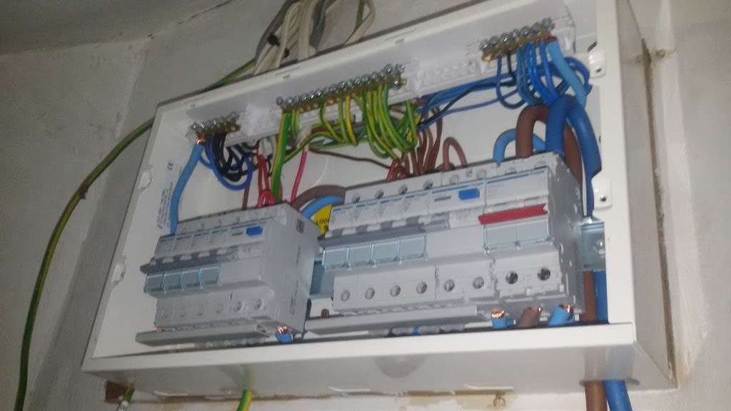 LX Electrical Maintenance | 75 Summervale Rd, Tunbridge Wells TN4 8JN, UK | Phone: 07593 085486