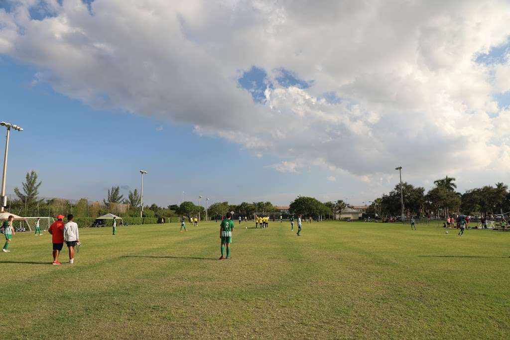 Towngate Park and Pool | 901 NW 155th Ave, Pembroke Pines, FL 33028, USA | Phone: (954) 450-6895