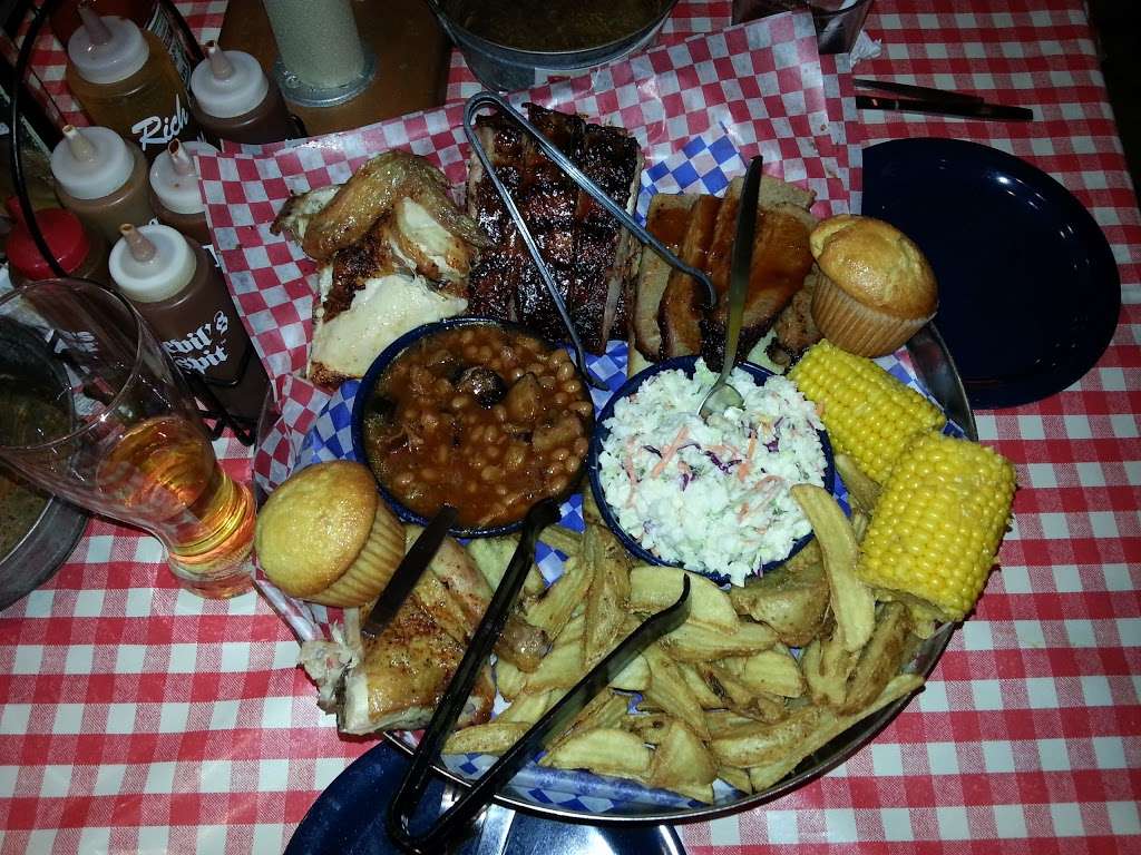 Famous Daves Bar-B-Que | 2440 US-34, Oswego, IL 60543 | Phone: (630) 551-4733