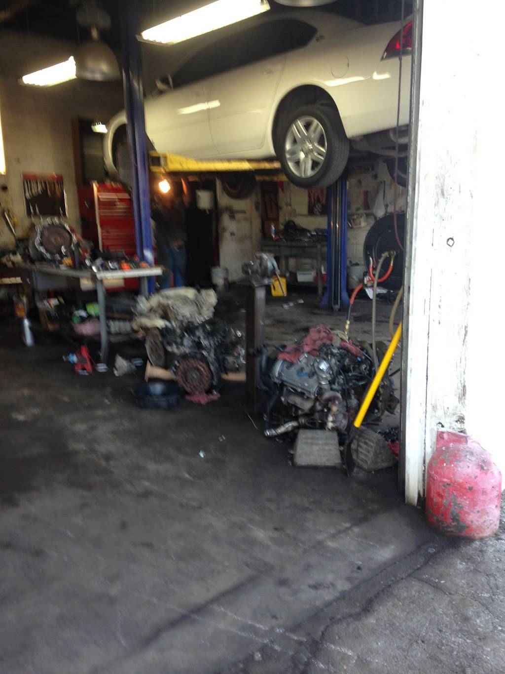 Los Paisanos Garage | 2900 Strong Ave, Kansas City, KS 66106, USA | Phone: (913) 403-9544