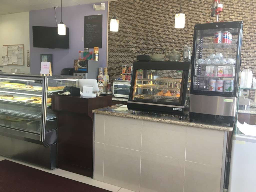 Donut Cafe (halal food) | 7064 Will Clayton Pkwy suite b, Humble, TX 77338 | Phone: (281) 312-4456