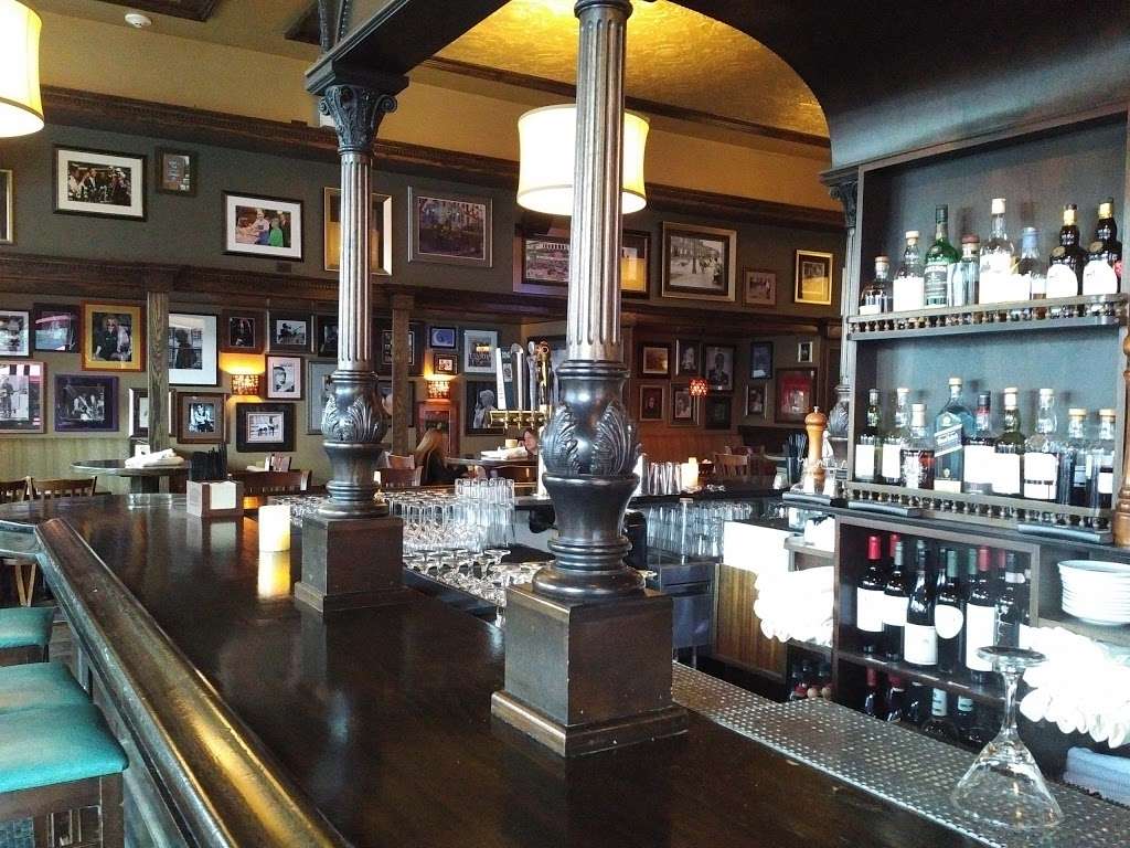 Lady Gregorys Irish Bar & Restaurant | 5260 N Clark St, Chicago, IL 60640, USA | Phone: (773) 271-5050