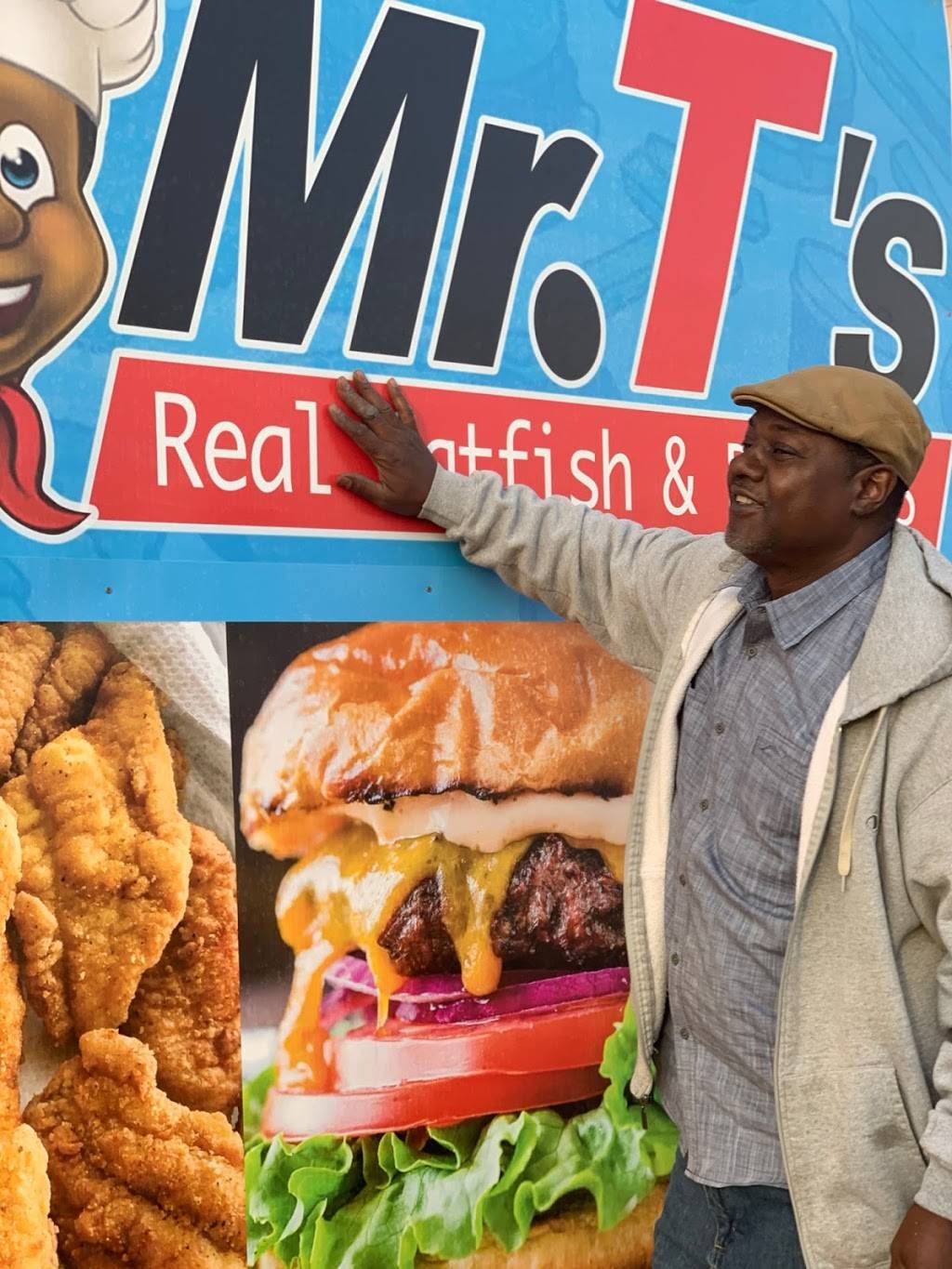 Mr Ts Real Catfish & Burgers | 701 W Pleasant Run Rd, Lancaster, TX 75146, USA | Phone: (972) 373-4243