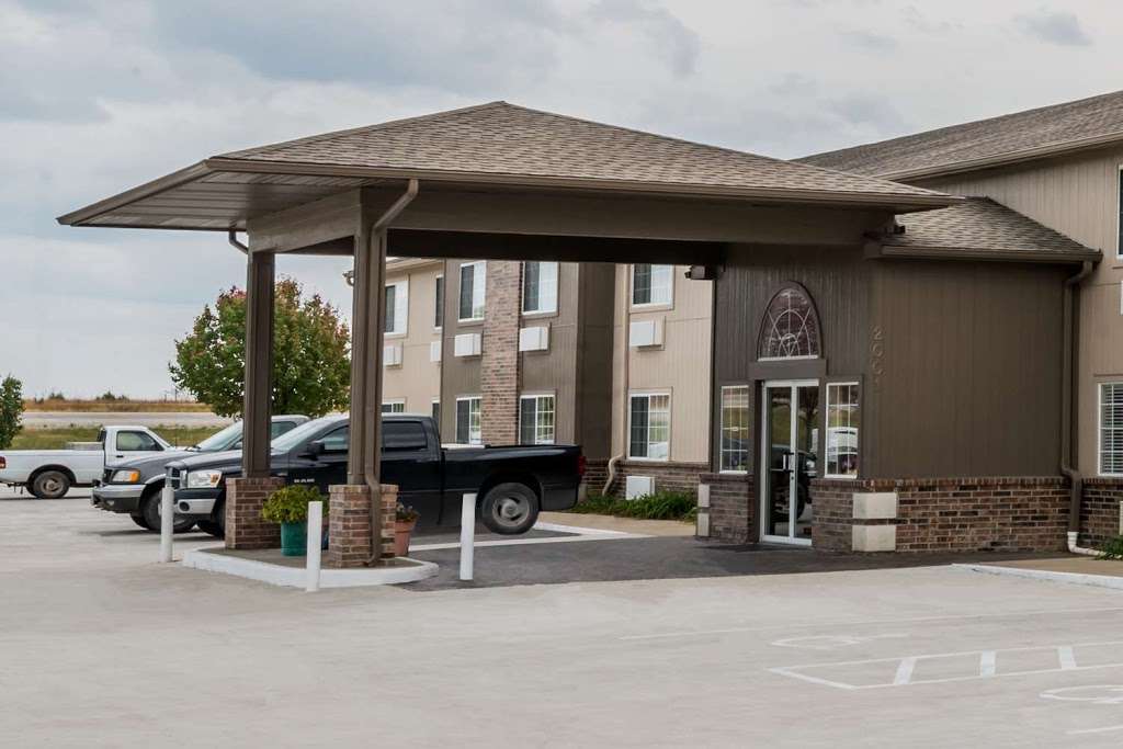 Super 8 by Wyndham Gardner | 2001 E Santa Fe St, Gardner, KS 66030, USA | Phone: (913) 856-8887