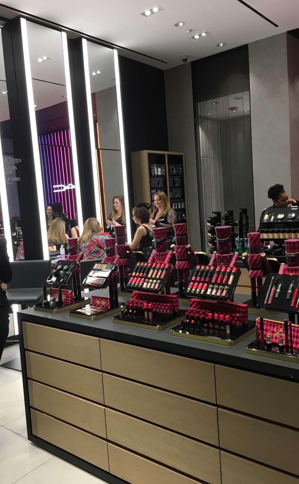 MAC Cosmetics | 1530 Buena Vista Dr #1b, Lake Buena Vista, FL 32830, USA | Phone: (407) 560-8368