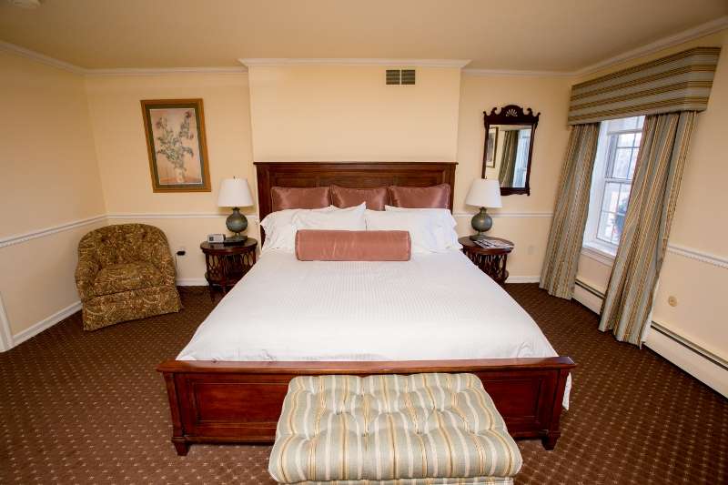 Plumsteadville Inn | 5902 Easton Rd, Pipersville, PA 18947, USA | Phone: (215) 766-7500