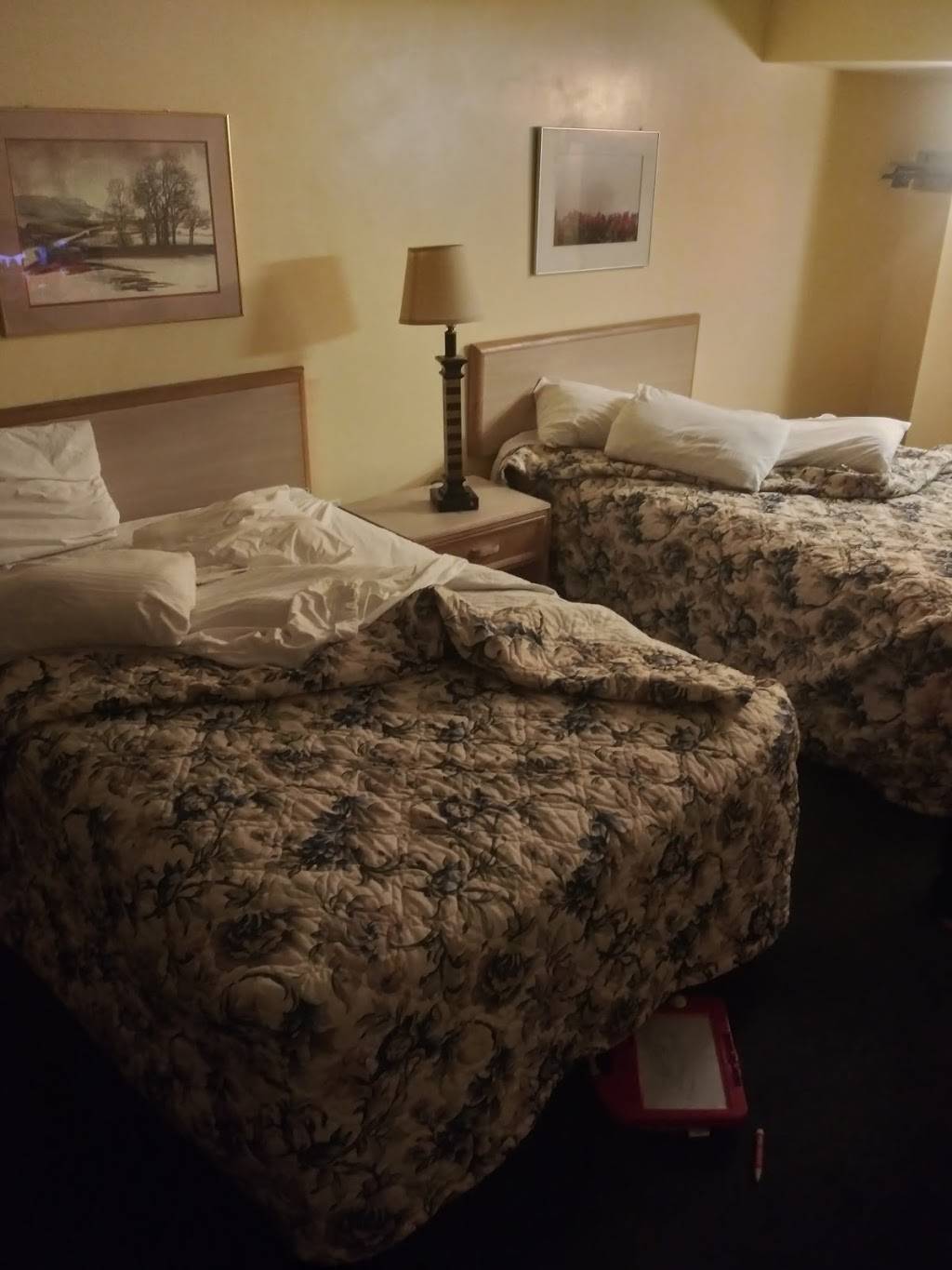 Rest Inn - lodging  | Photo 2 of 10 | Address: 3244 Central Pkwy, Cincinnati, OH 45225, USA | Phone: (513) 559-1800