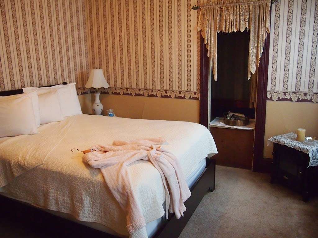 The Maids Quarters Bed, Breakfast & Tearoom | 402 S Centre St, Pottsville, PA 17901, USA | Phone: (484) 223-9497